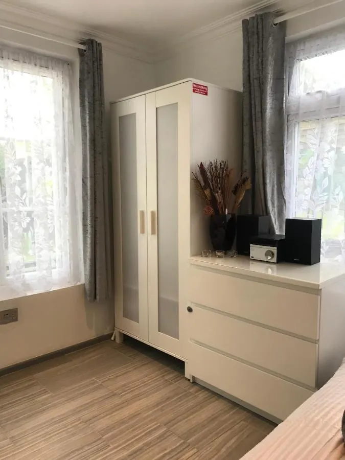 Studio Apartment Rainham