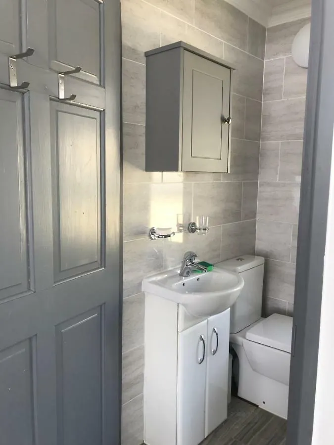Studio Apartment Rainham