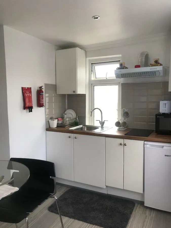 Studio Apartment Rainham